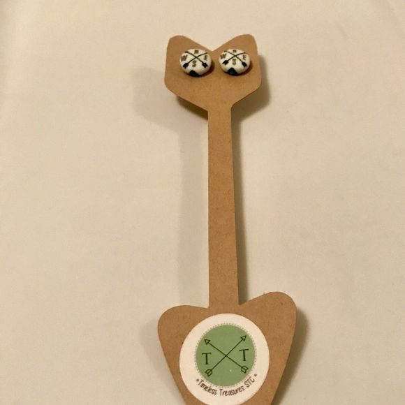 NWT Handmade Fabric Compass Stud Earrings travel posts jewelry - Picture 2 of 3